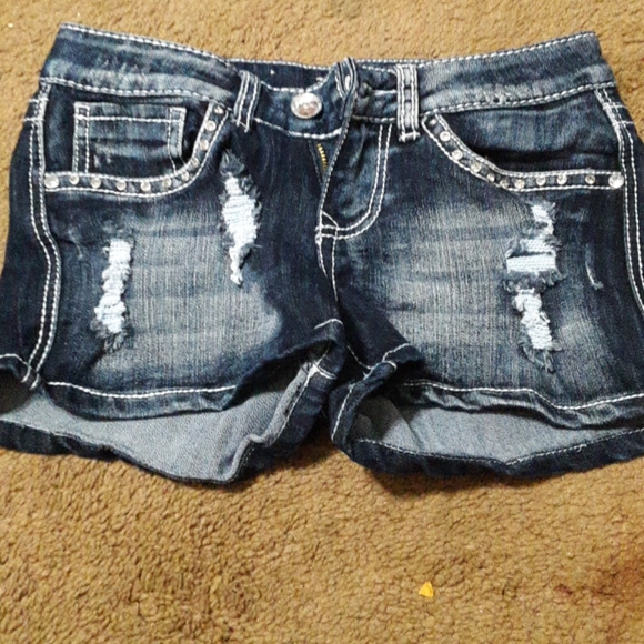 Shorts - Picture 2 of 4